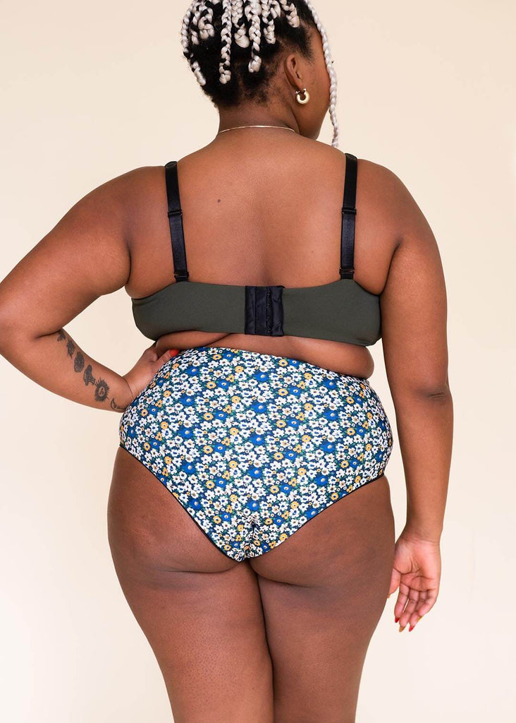 a mid size woman in a mix and match bikini